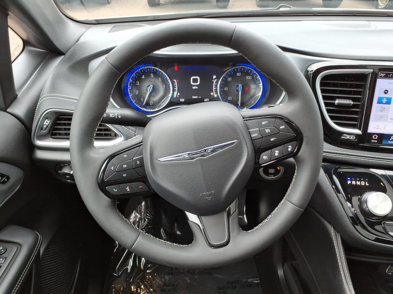 Used 2025 Chrysler Pacifica Limited FWD image 25