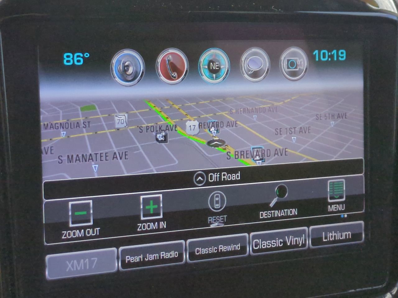 Used 2018 Chevrolet Traverse Premier FWD image 21