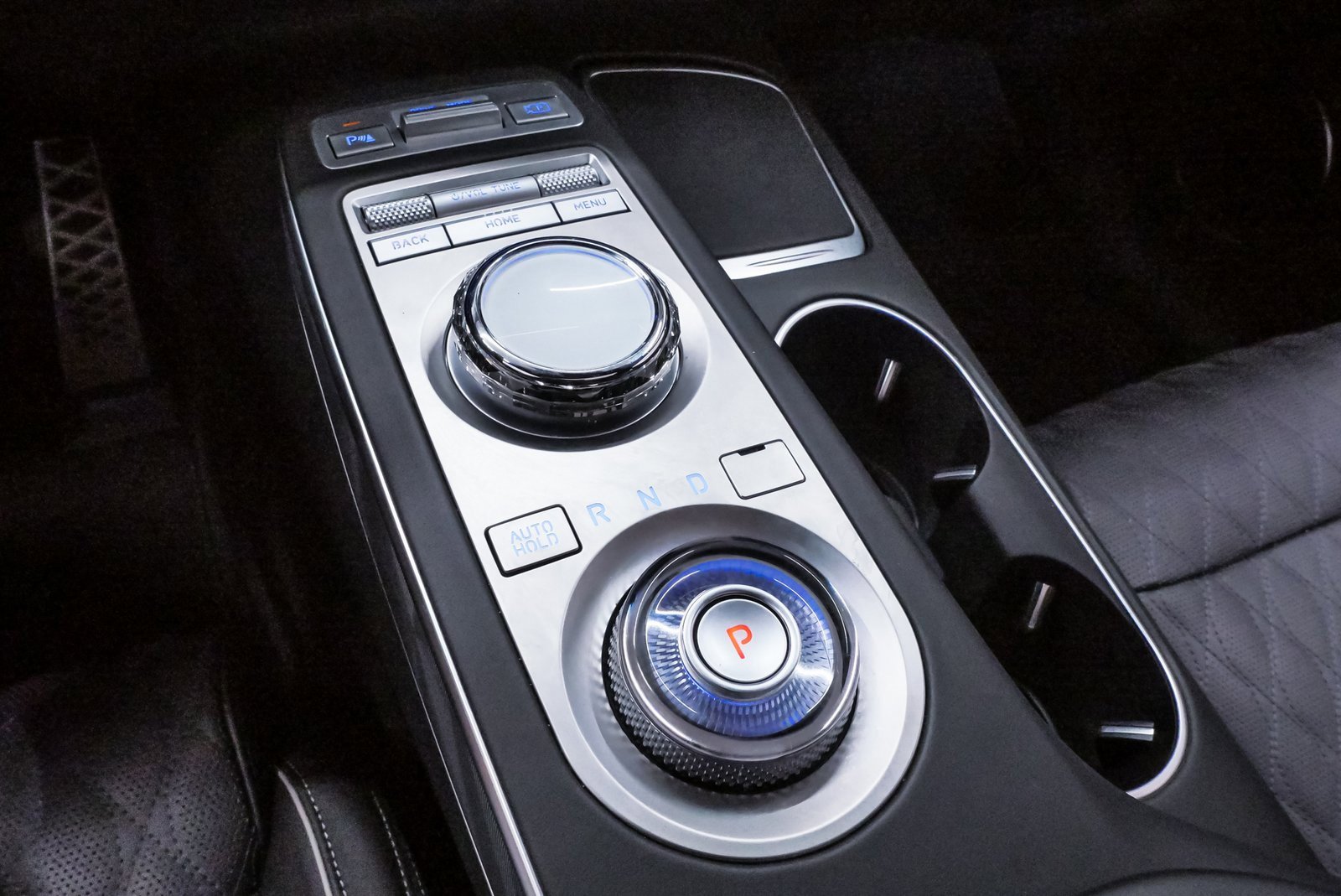 Certified 2025 Genesis GV70 3.5T Sport w/ Sport Advanced Package image 18