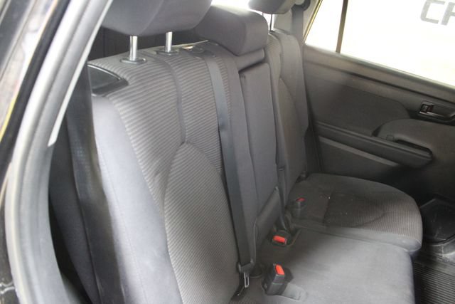Used 2022 Toyota Highlander L AWD/4WD image 9