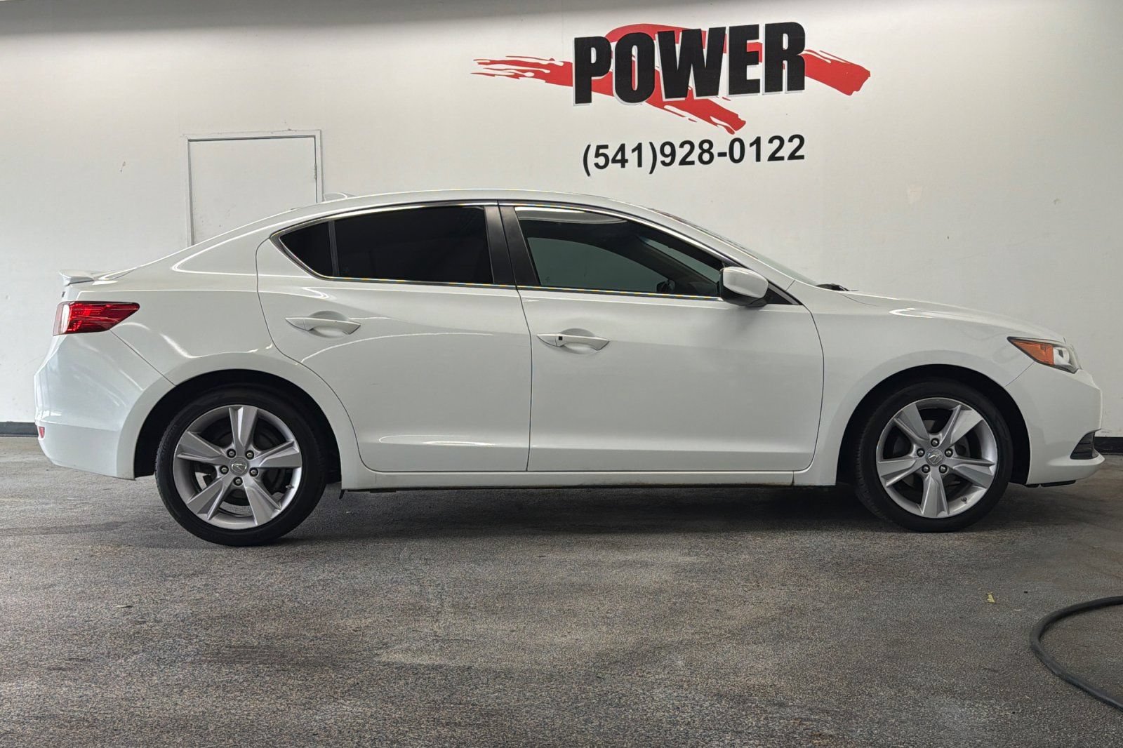 Used 2015 Acura ILX w/ Technology Package FWD image 2