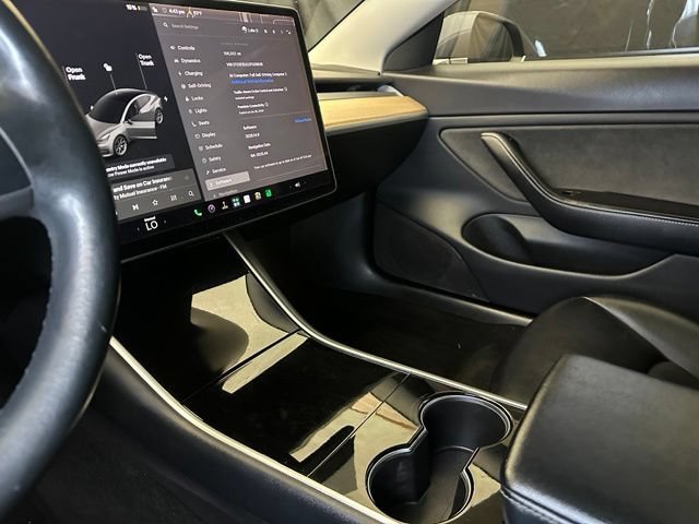 Used 2018 Tesla Model 3 Long Range RWD image 29