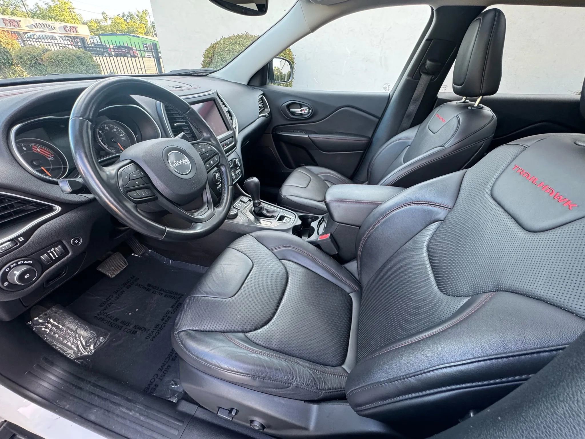 Used 2020 Jeep Cherokee Trailhawk image 10