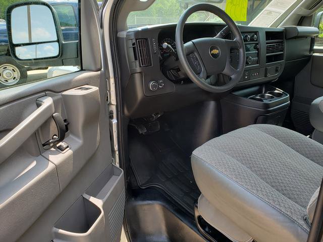 Used 2018 Chevrolet Express 3500 LT w/ LT Preferred Equipment Group RWD image 10