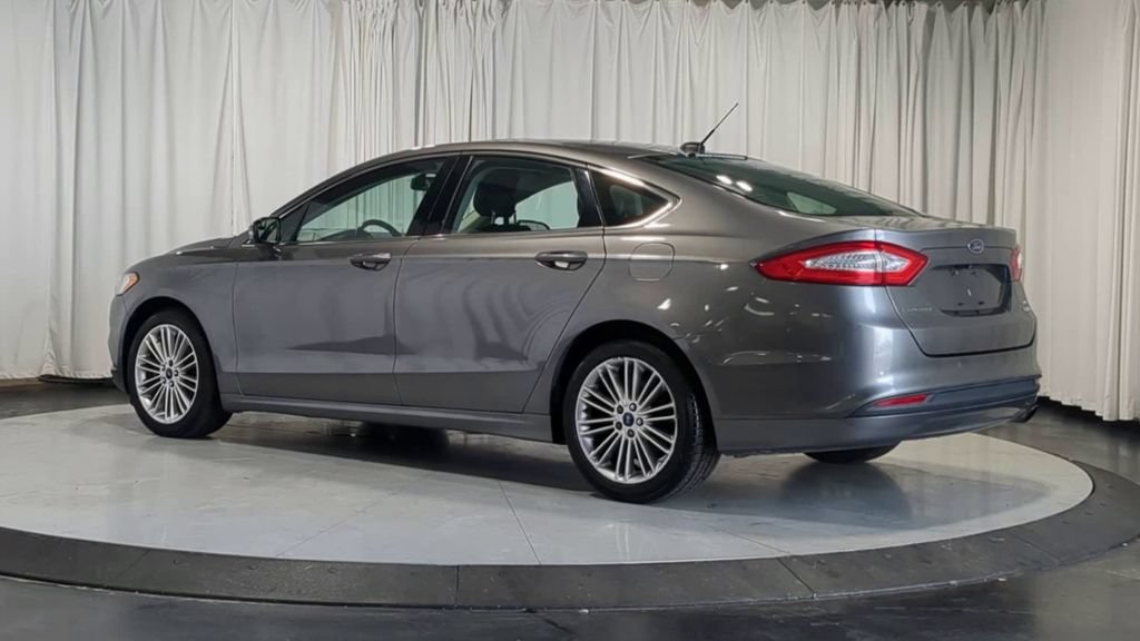 Used 2014 Ford Fusion SE w/ Equipment Group 202A FWD image 8