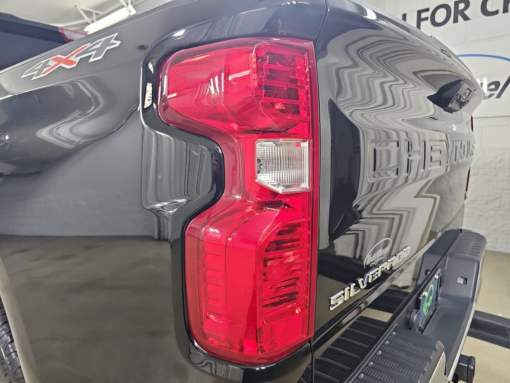 Certified 2024 Chevrolet Silverado 1500 LT AWD/4WD image 39