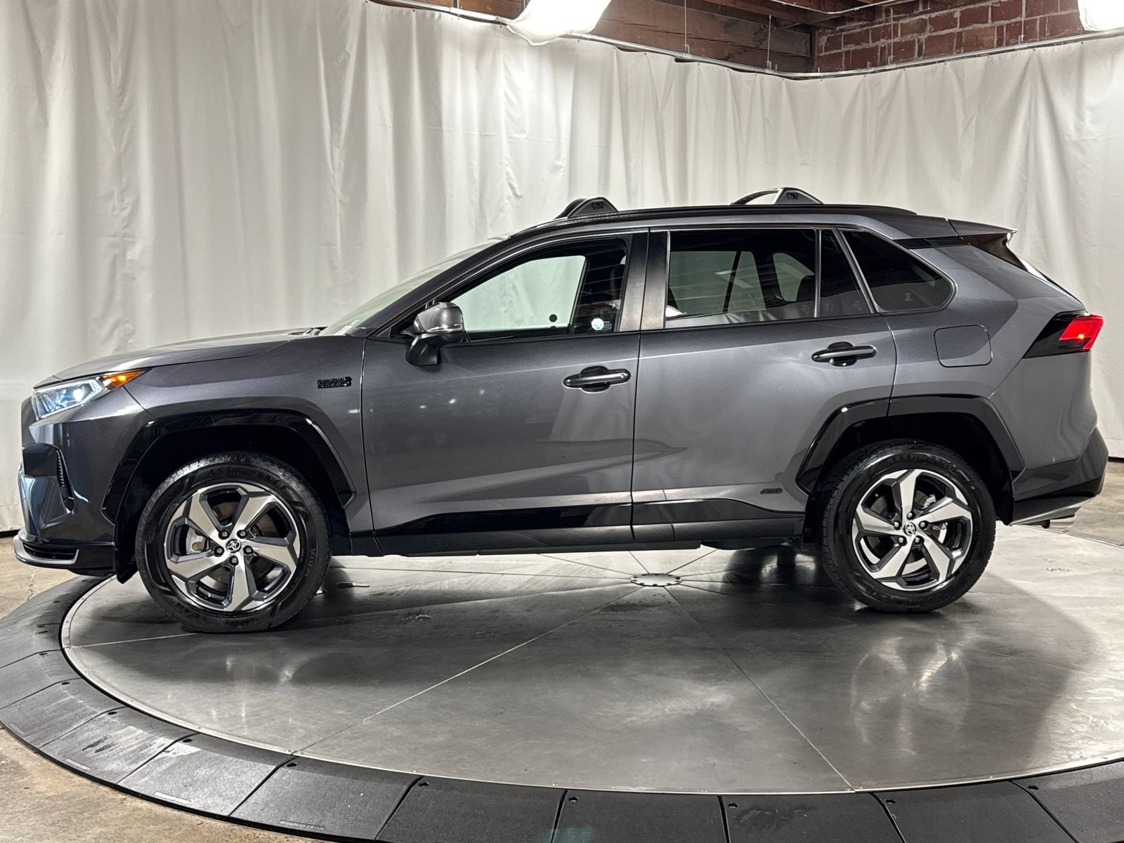Used 2021 Toyota RAV4 SE w/ Weather & Moonroof Package AWD/4WD image 9