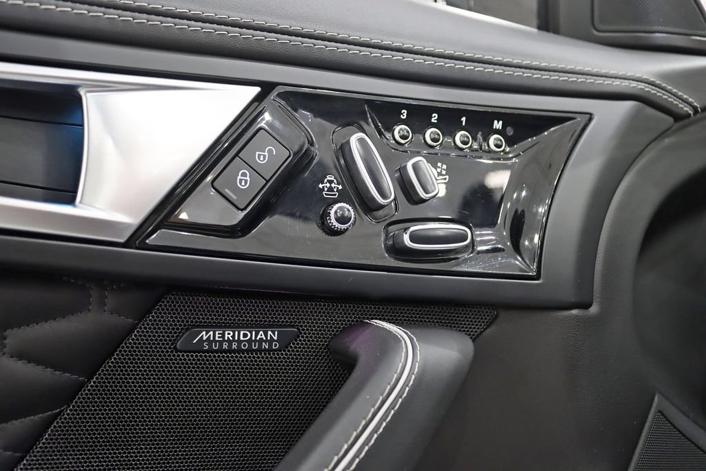 Used 2017 Jaguar F-TYPE SVR AWD/4WD image 27