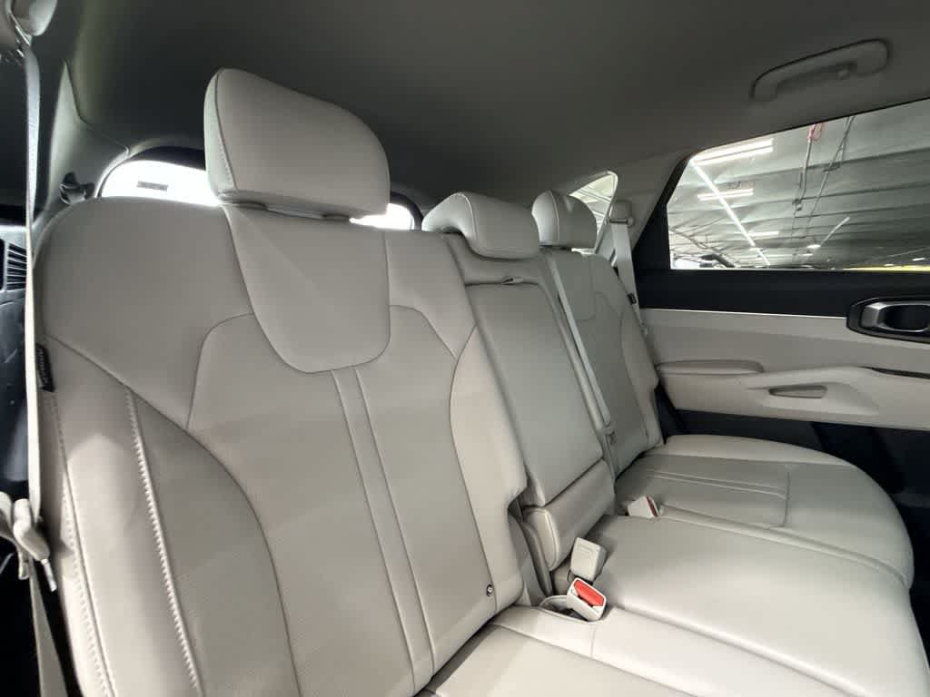 Used 2025 Kia Sorento S FWD image 26