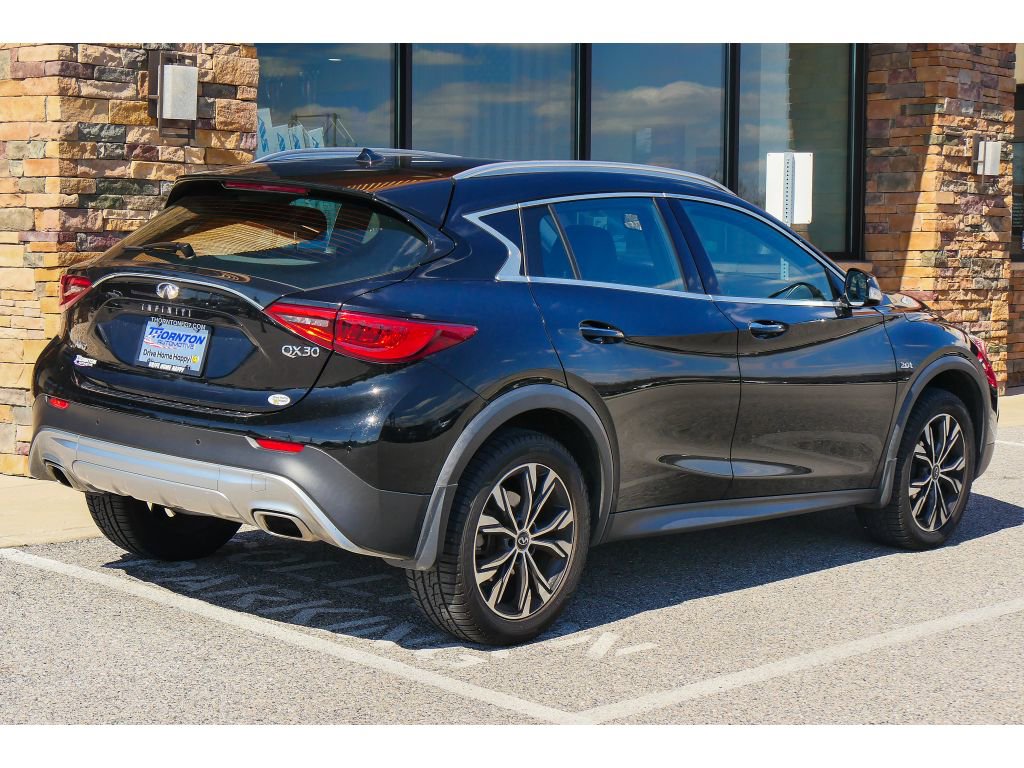 Used 2018 INFINITI QX30 Premium w/ Navigation Package image 3