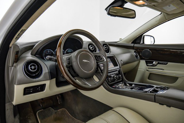 Used 2012 Jaguar XJ L image 13