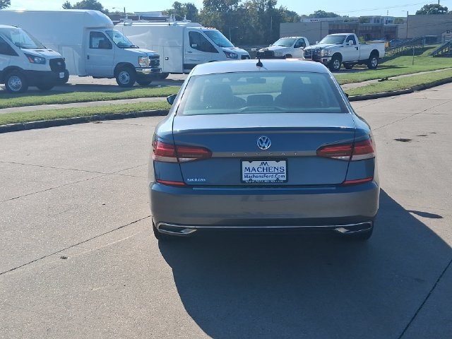 Used 2021 Volkswagen Passat 2.0T SE FWD image 4