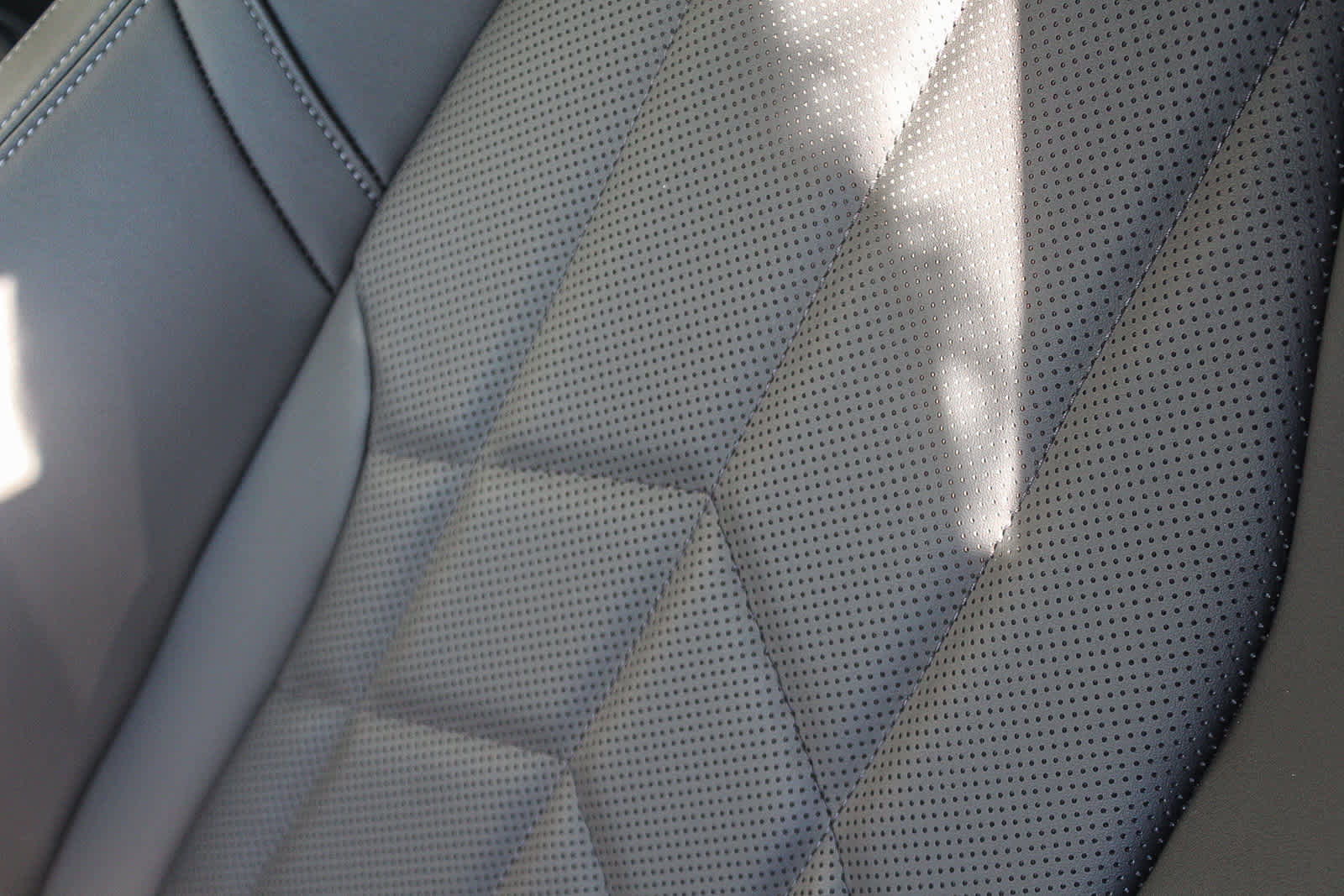 Used 2026 BMW 530i xDrive w/ Premium Package image 24