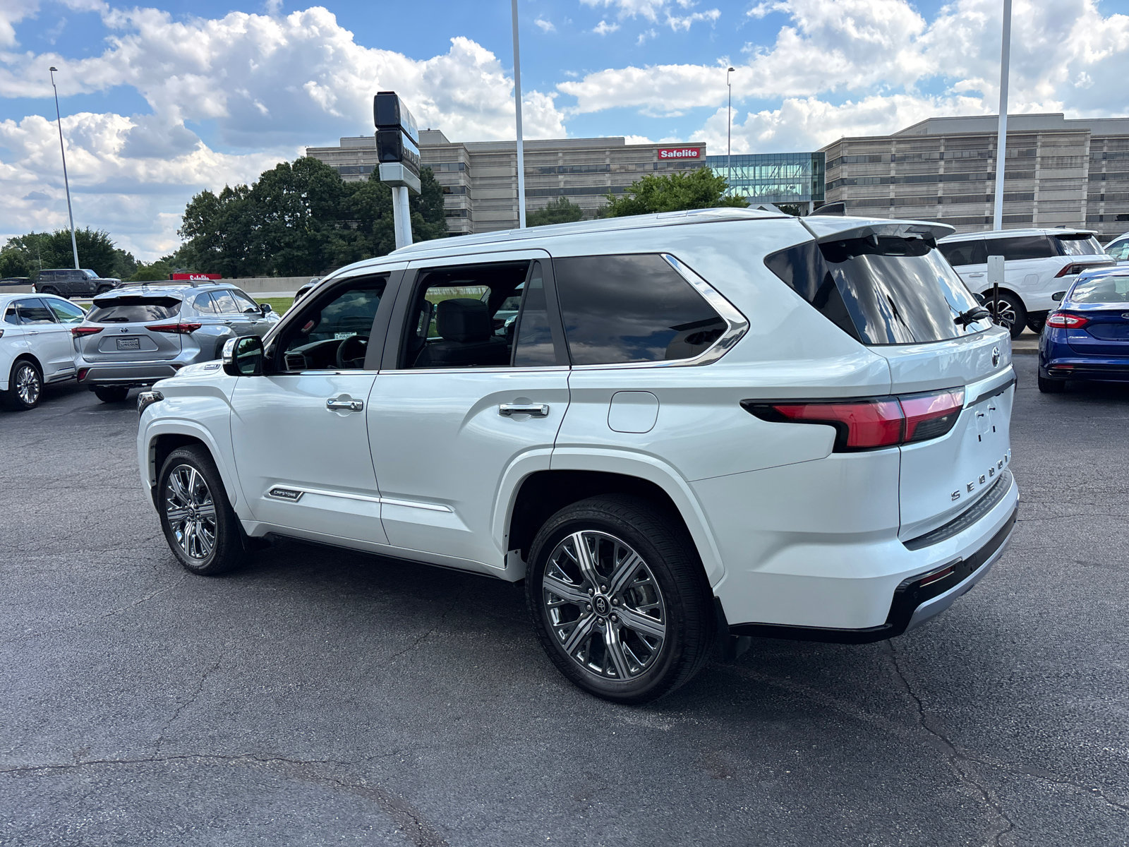 Used 2026 Toyota Sequoia Capstone AWD/4WD image 5