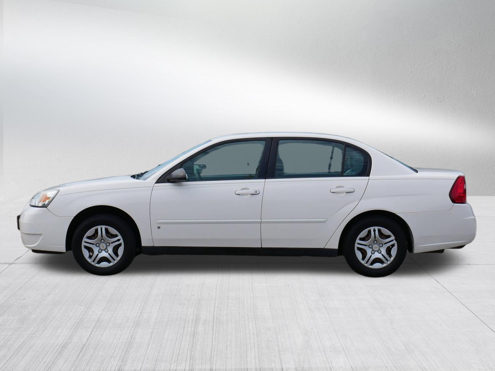 Used 2008 Chevrolet Malibu LS FWD image 4