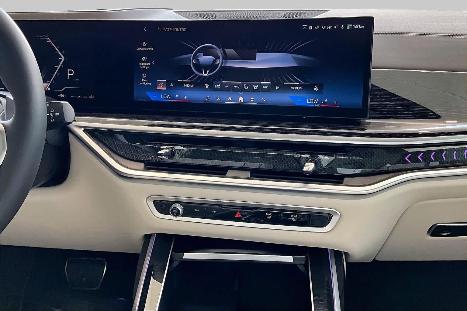 Used 2025 BMW X7 xDrive40i w/ M Sport Package AWD/4WD image 6