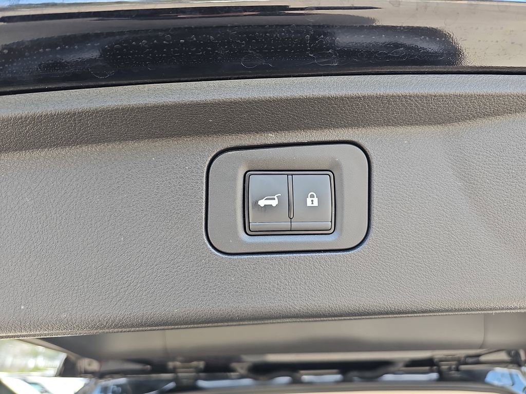 Used 2025 INFINITI QX80 Sensory image 18