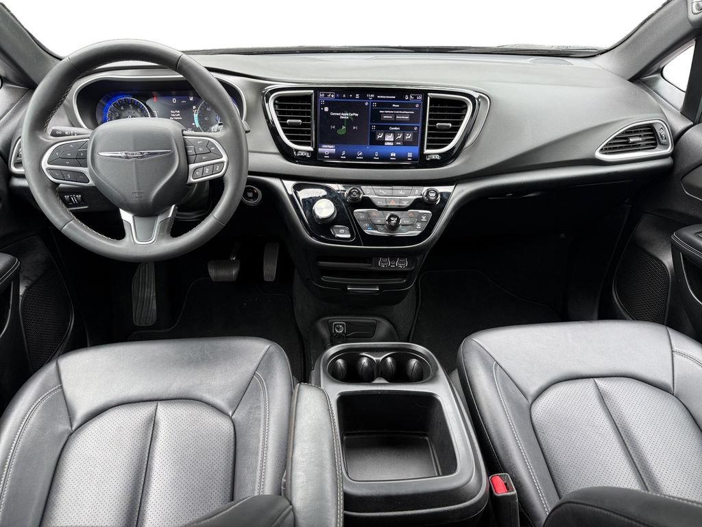 Used 2025 Chrysler Pacifica Select FWD image 10