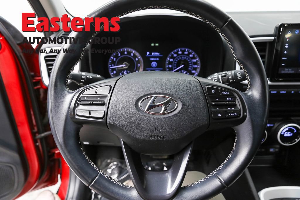 Used 2022 Hyundai Venue Limited image 10