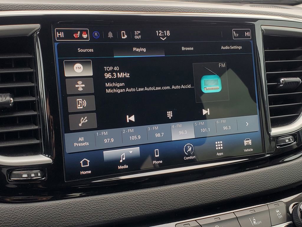 Used 2024 Chrysler Pacifica Touring-L image 25