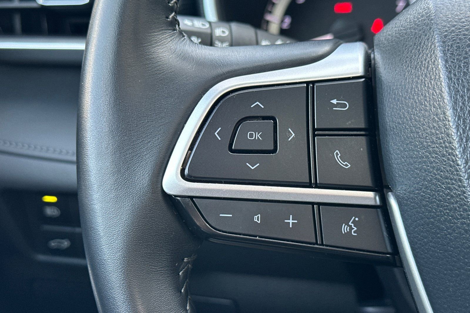 Used 2024 Toyota Highlander XSE FWD image 32