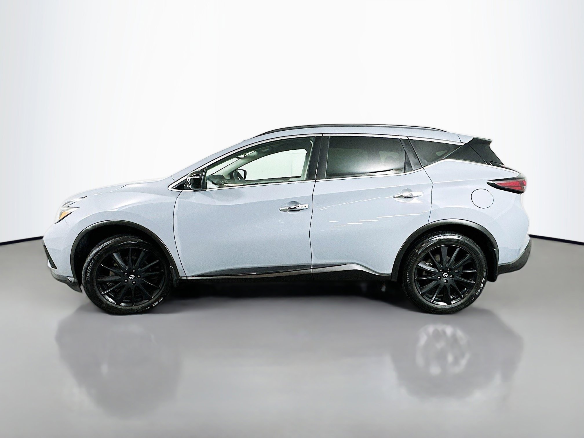 Used 2024 Nissan Murano SV w/ SV Midnight Edition Package image 4