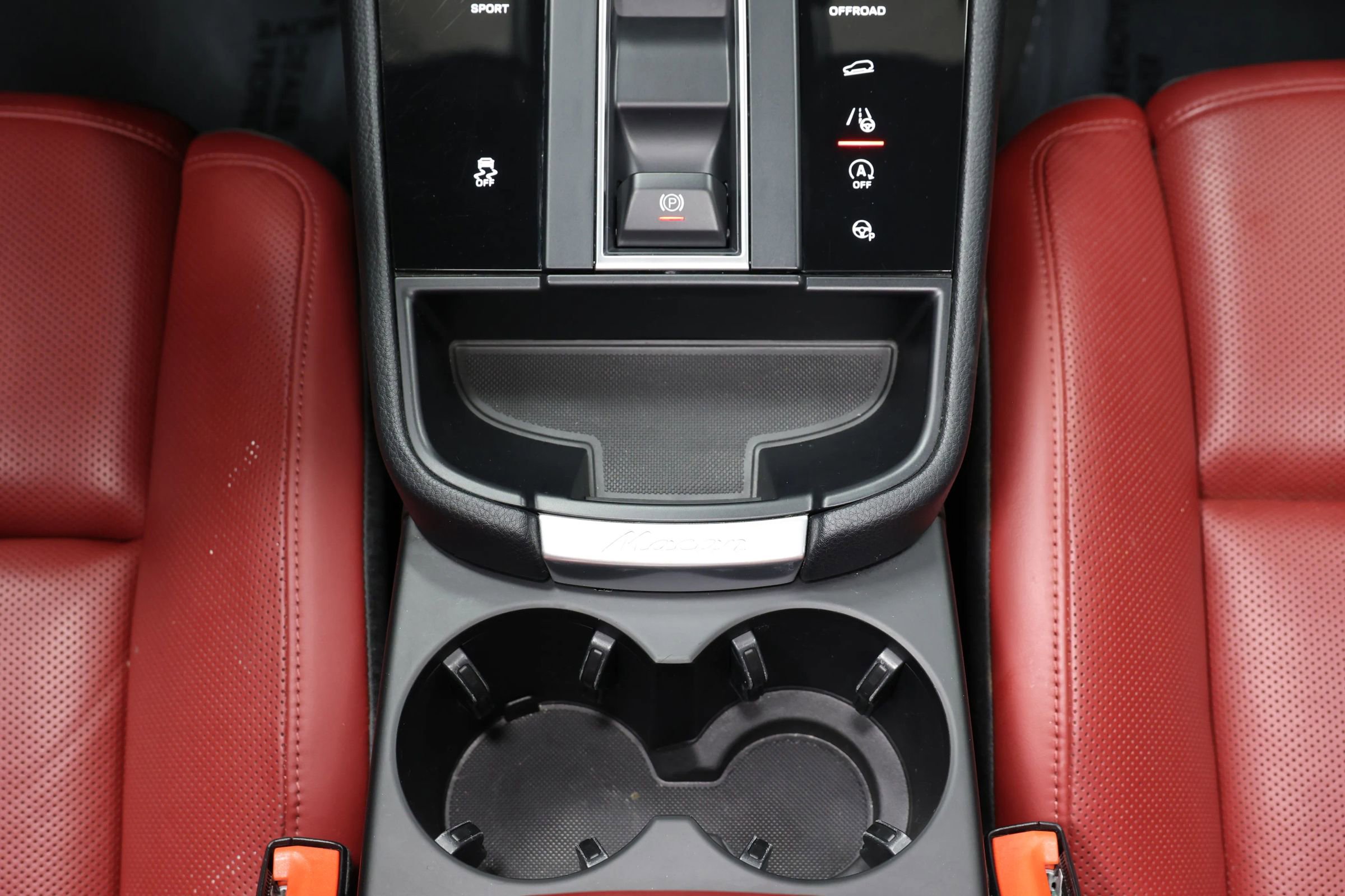 Used 2022 Porsche Macan image 38