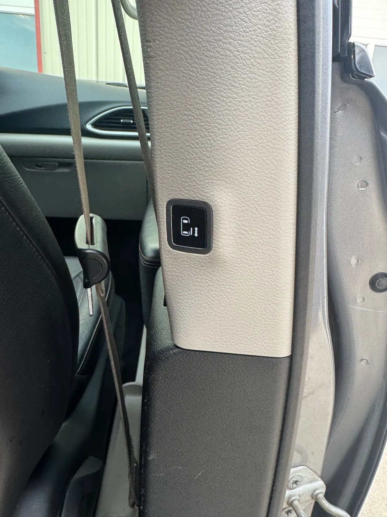 Used 2019 Chrysler Pacifica Touring-L FWD image 20