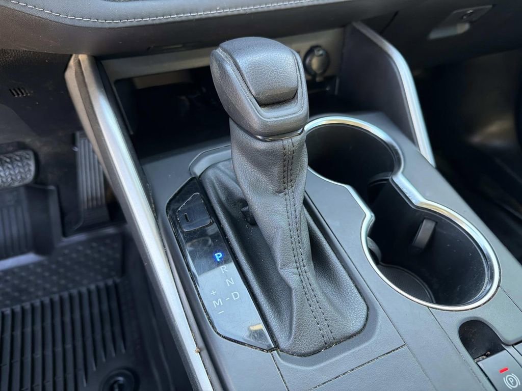 Used 2022 Toyota Highlander L image 31