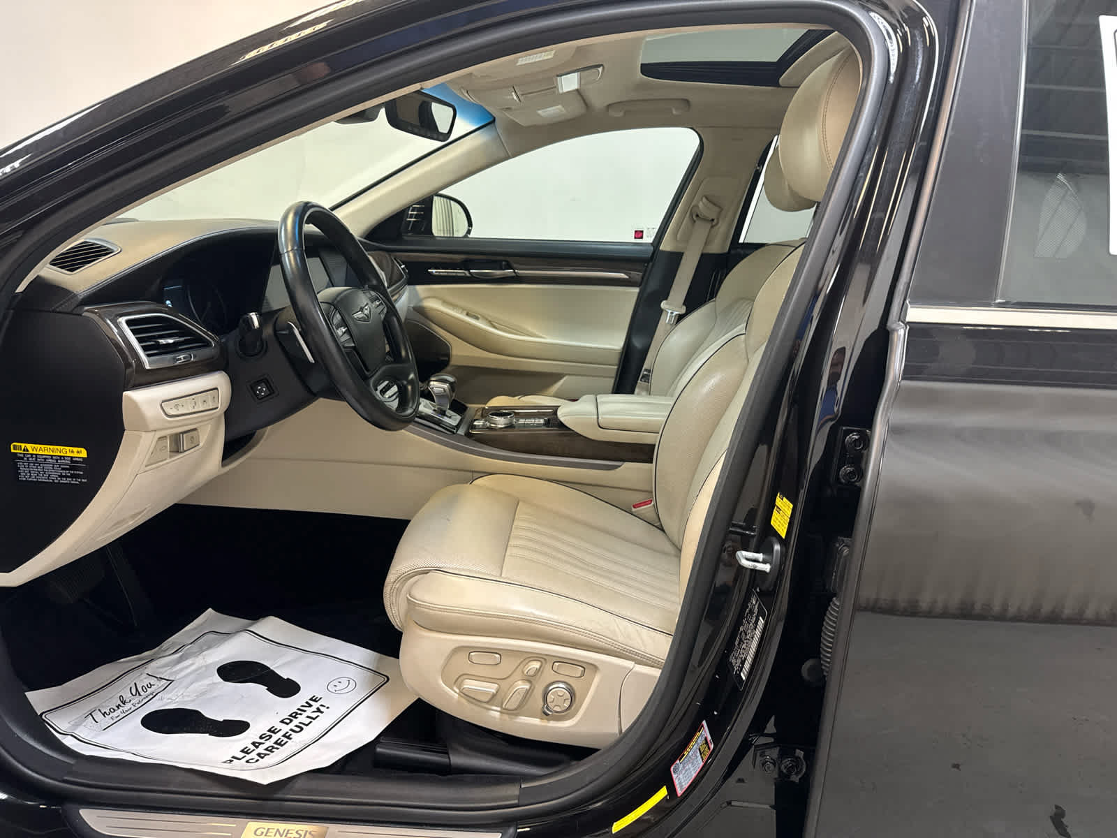 Used 2018 Genesis G90 5.0 Ultimate AWD/4WD image 4