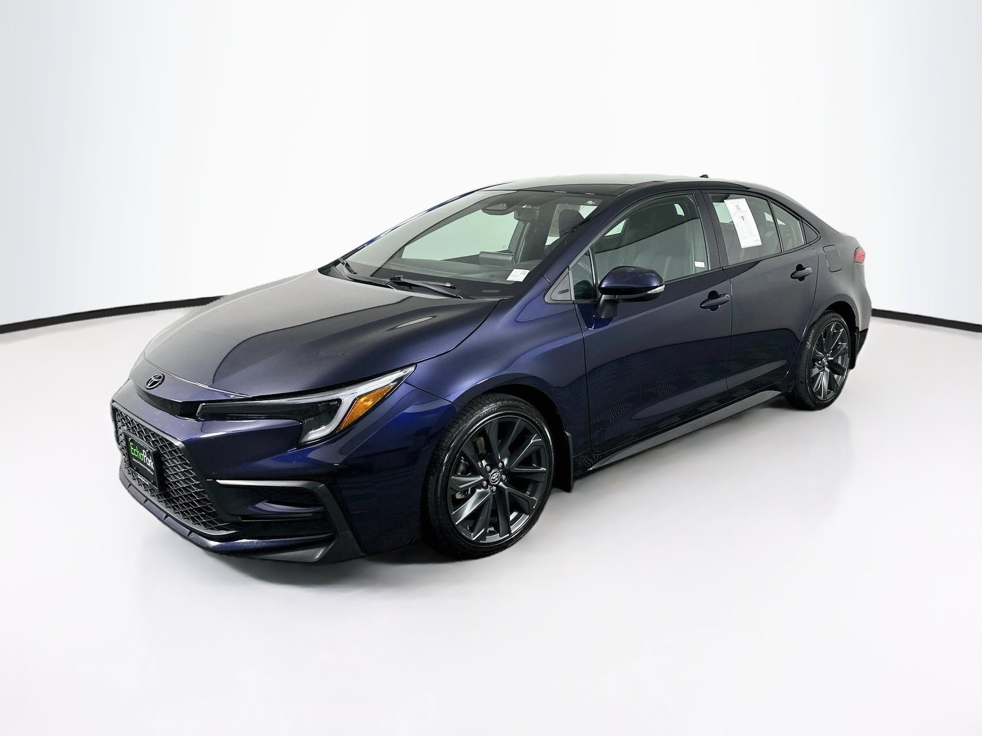 Used 2025 Toyota Corolla SE FWD image 3