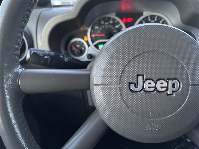 Used 2007 Jeep Wrangler Sahara w/ Dual Top Group image 28