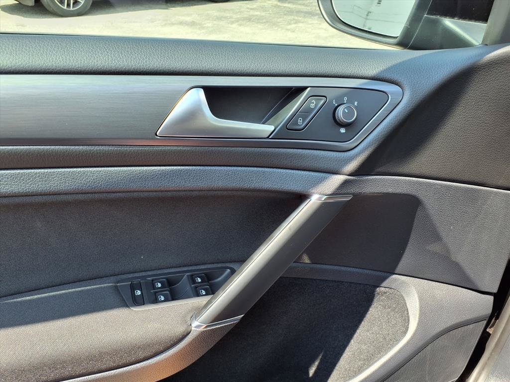 Used 2018 Volkswagen Golf S FWD image 14