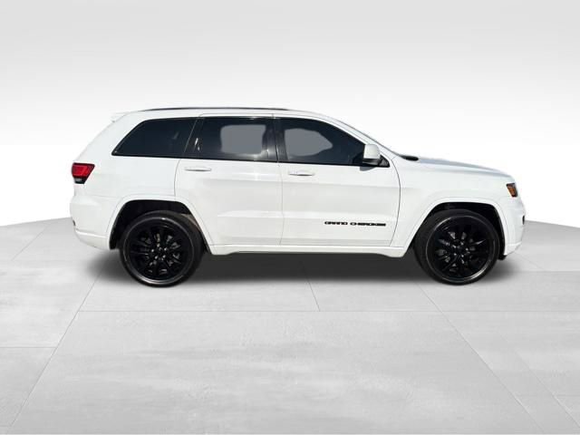 Used 2020 Jeep Grand Cherokee Altitude AWD/4WD image 15