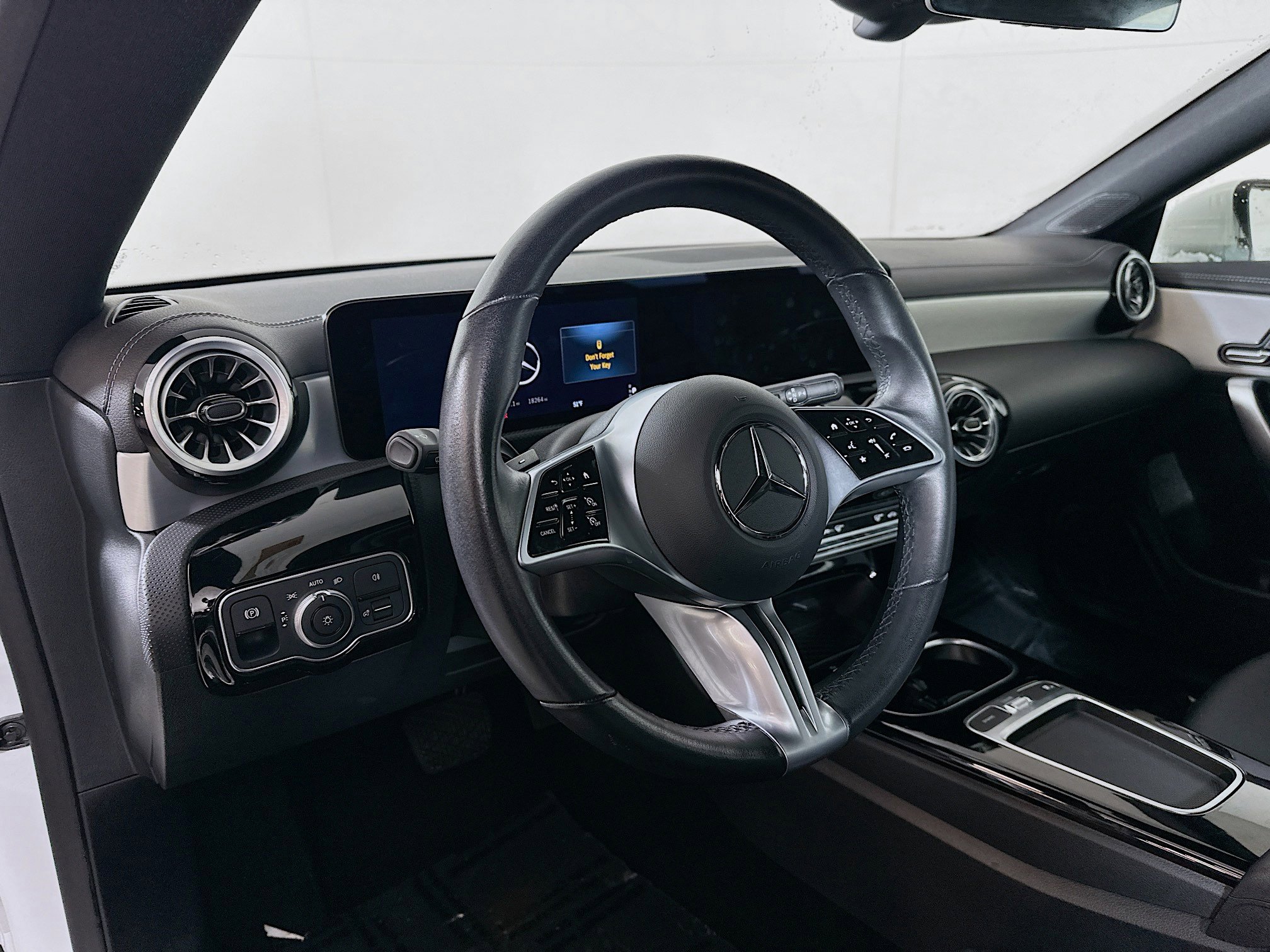 Used 2025 Mercedes-Benz CLA 250 4MATIC image 9