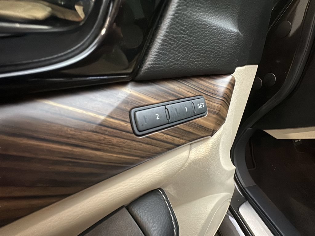 Used 2016 Nissan Maxima Platinum FWD image 16