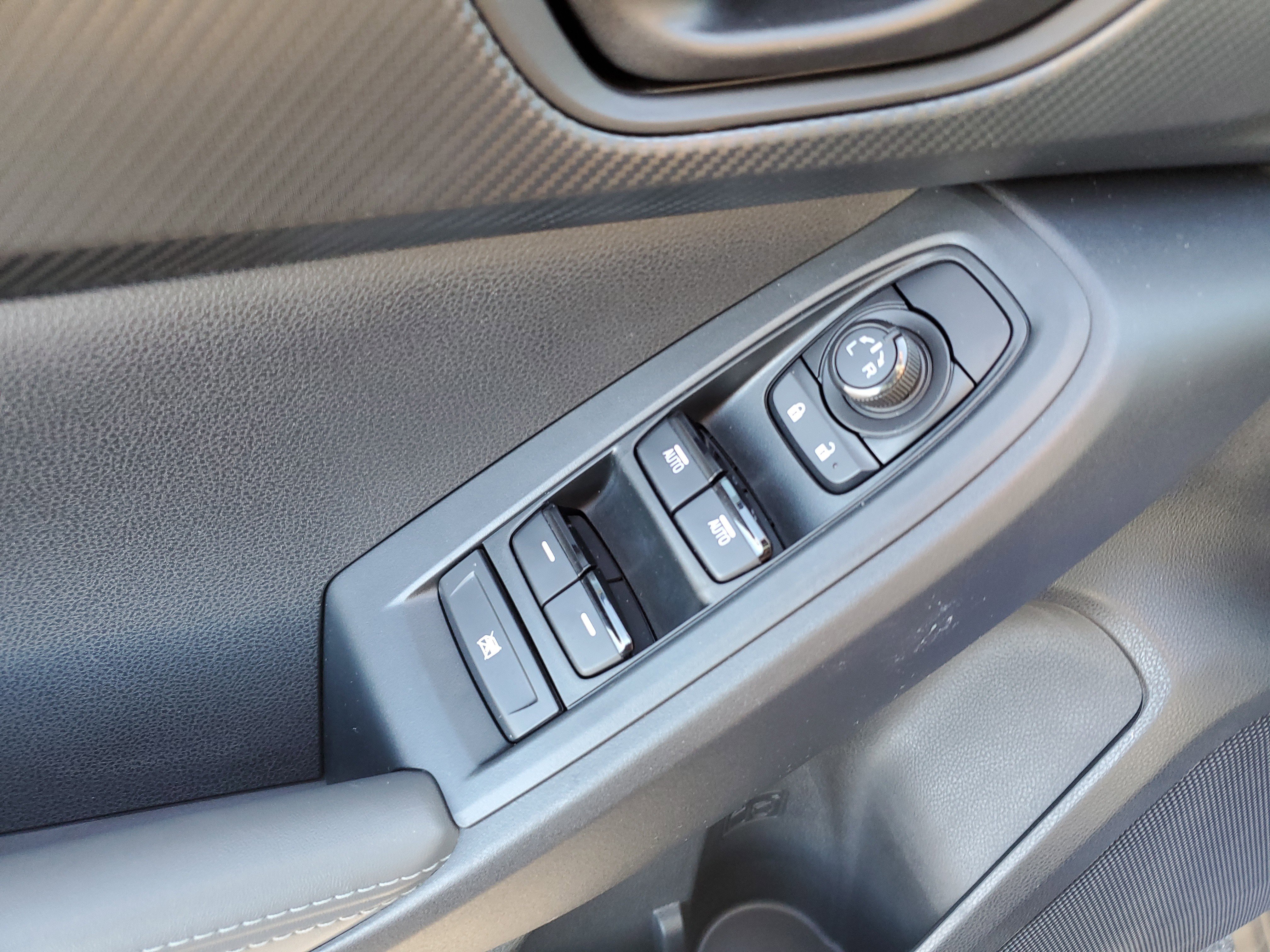 Used 2025 Subaru Crosstrek 2.0i Premium w/ Convenience Package #2 image 15