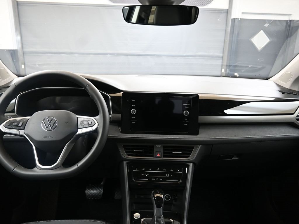 New 2025 Volkswagen Taos SE image 22