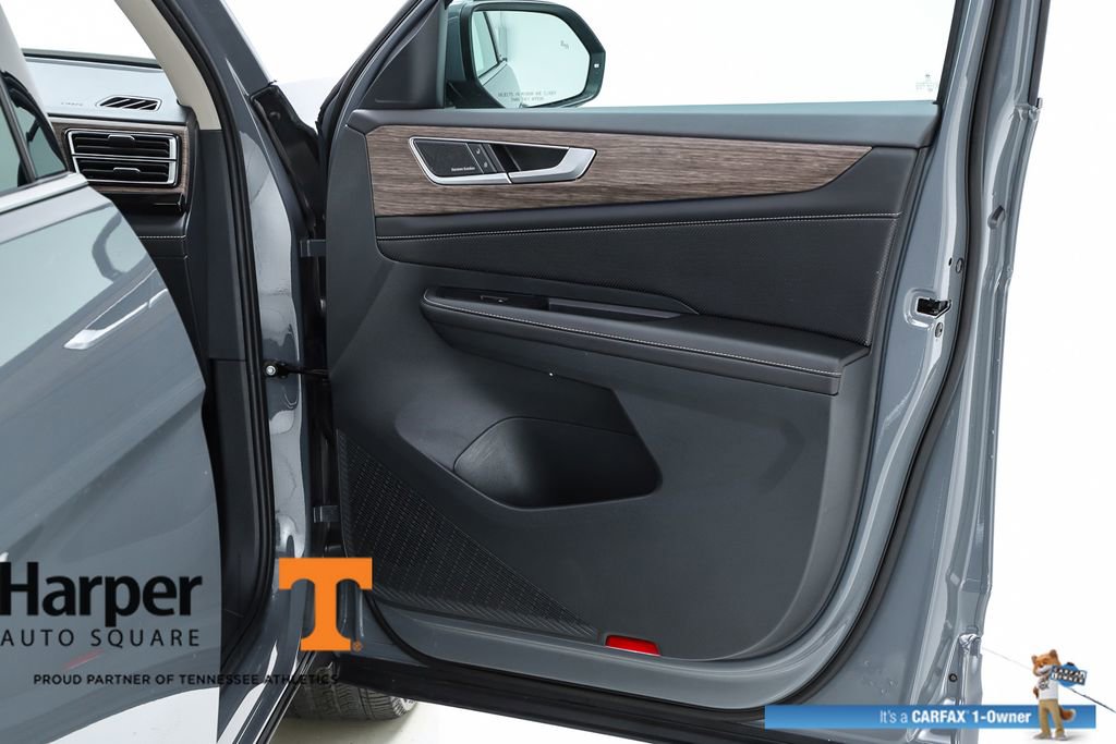 Used 2025 Volkswagen Atlas SEL Premium R-Line AWD/4WD image 32