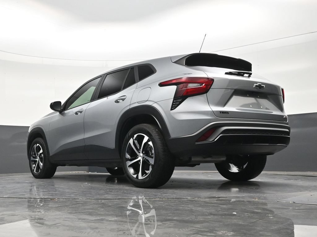 Used 2025 Chevrolet Trax RS FWD image 22