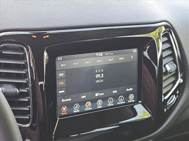 Used 2019 Jeep Compass Latitude FWD image 14