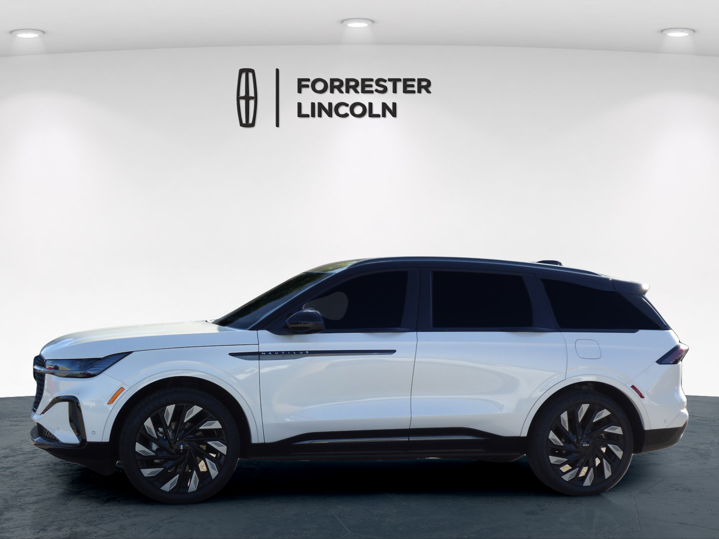 Used 2024 Lincoln Nautilus Reserve w/ Equipment Group 202A AWD/4WD image 6