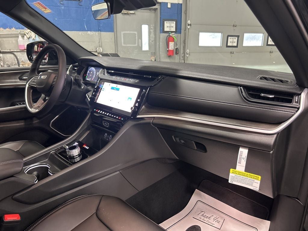 New 2026 Jeep Grand Cherokee L Limited w/ Limited Altitude Package AWD/4WD image 19