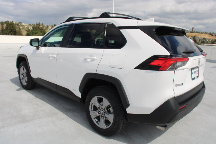 Certified 2025 Toyota RAV4 LE AWD/4WD image 5
