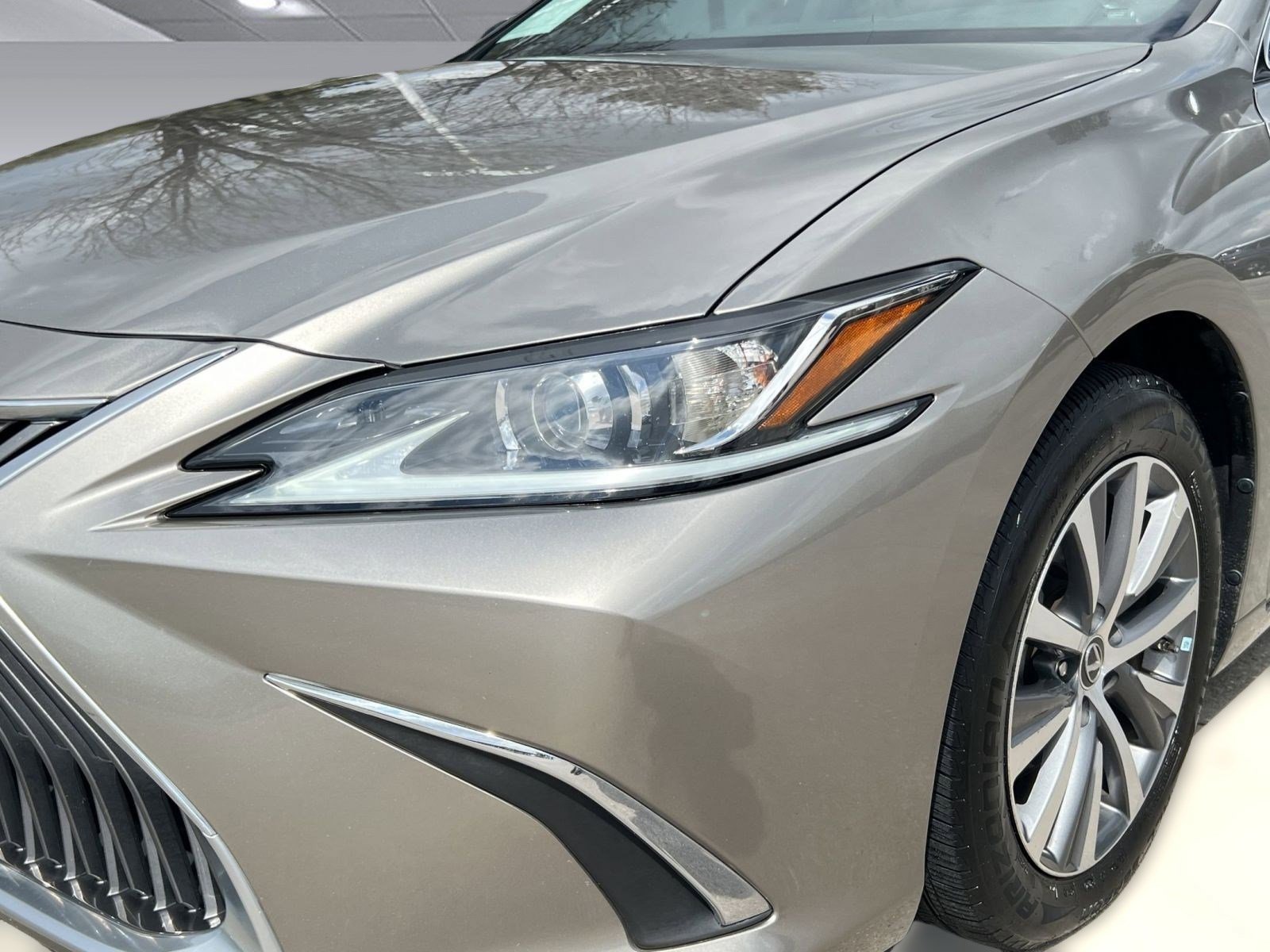 Used 2020 Lexus ES 300h w/ Accessory Package image 10