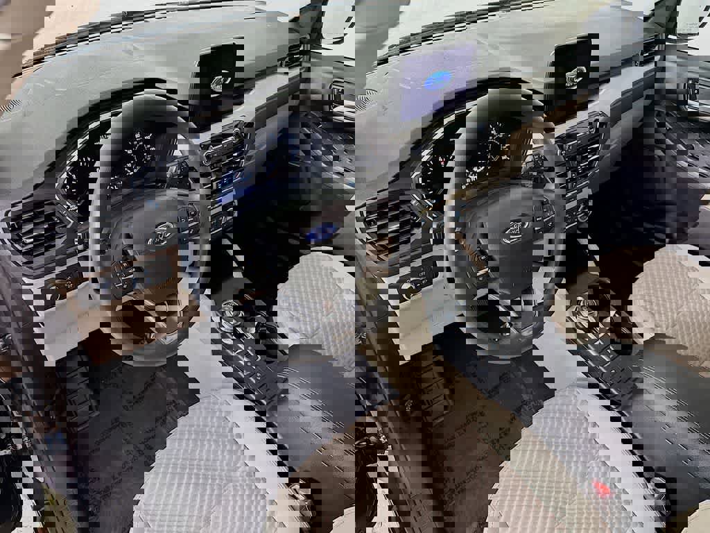 Certified 2020 Ford Escape SE image 2