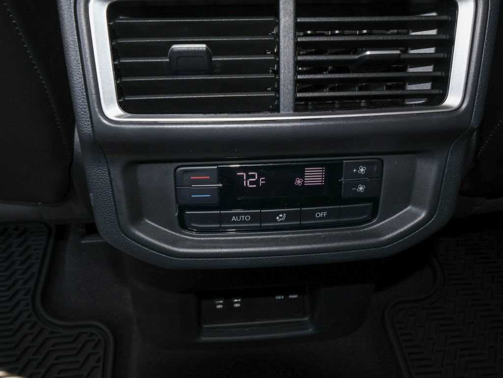 Used 2024 Volkswagen Atlas SE FWD image 16