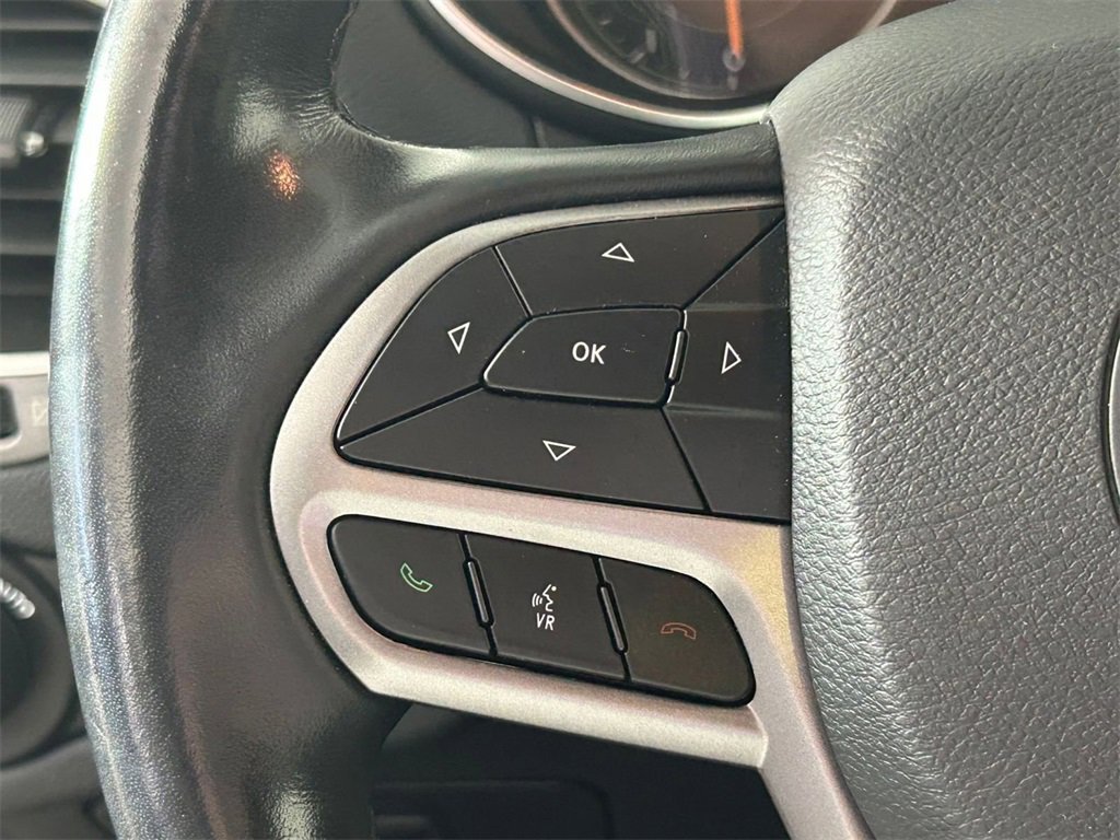 Used 2020 Jeep Cherokee Latitude Plus w/ Comfort/Convenience Group image 17