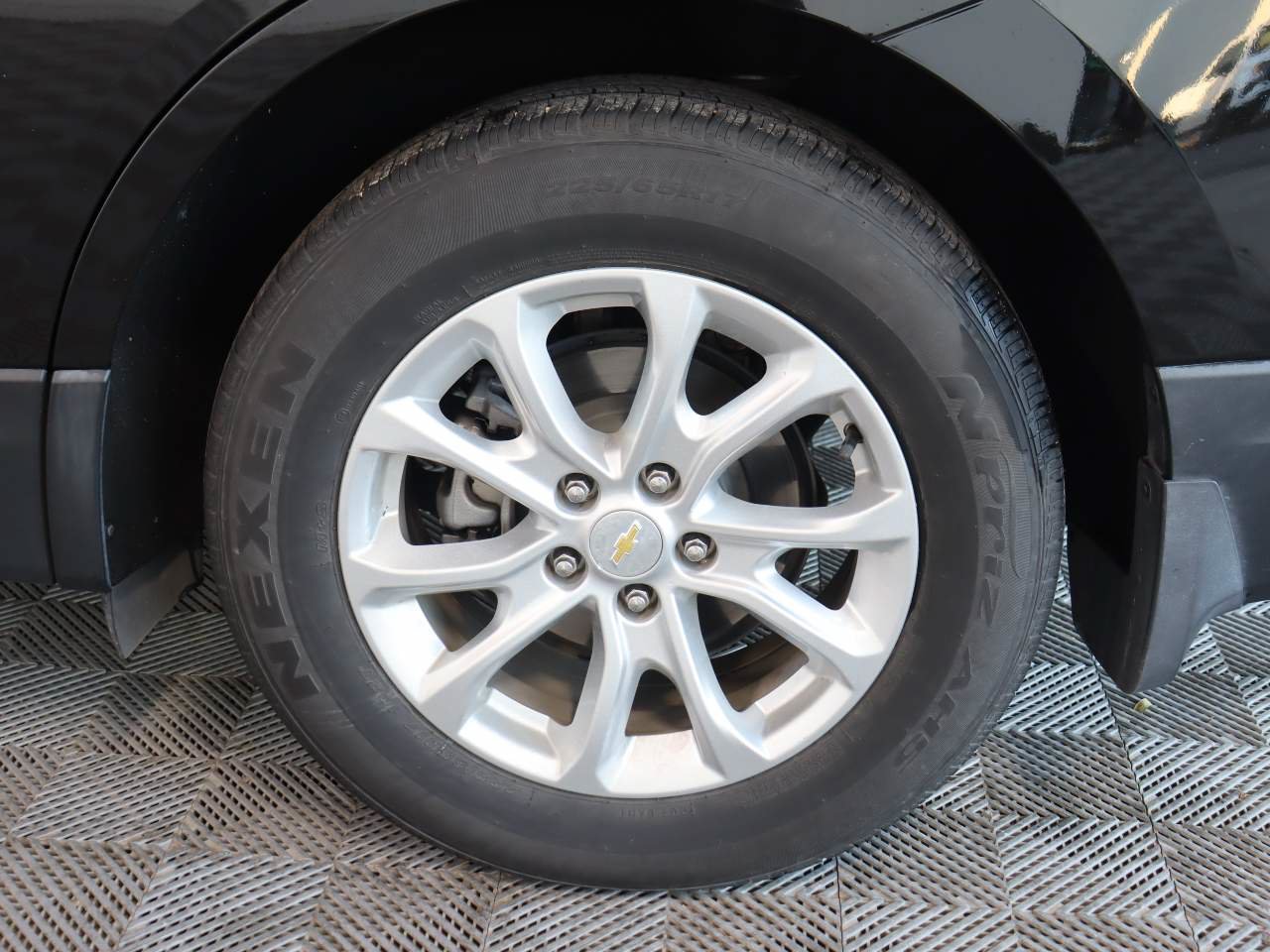 Used 2019 Chevrolet Equinox LT FWD image 16