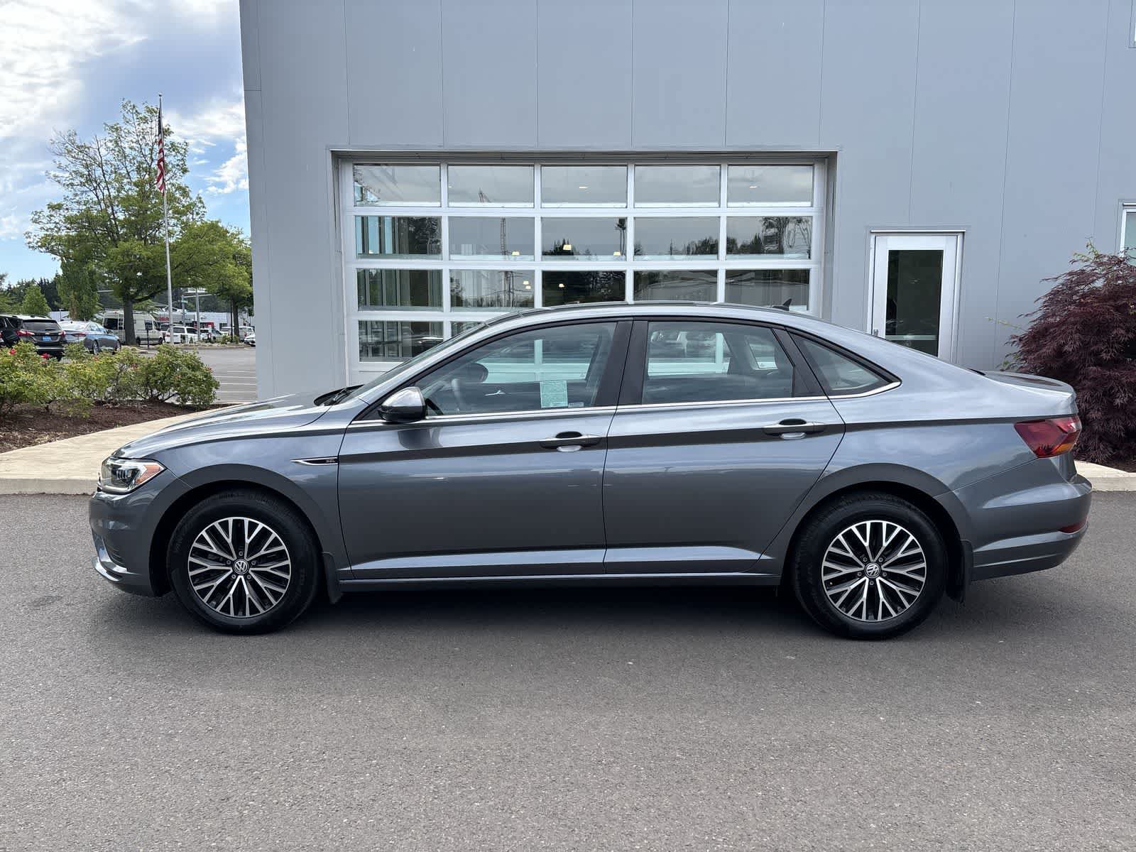 Used 2019 Volkswagen Jetta SEL FWD image 2